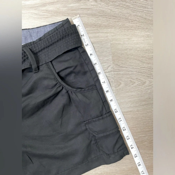 Banana Republic Women’s Cargo Shorts with Belt, Black - Picture 9 of 12